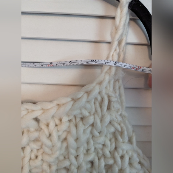 Hand knit crop top - Picture 5 of 10